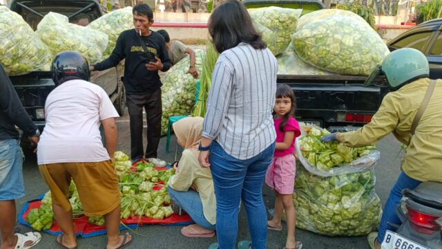 Penjual Ketupat Lebaran (2)