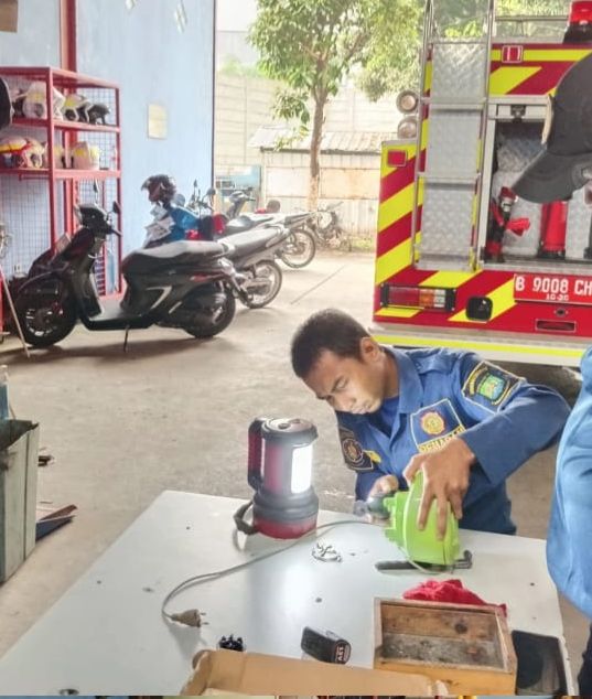 Blender Macet, Warga Minta Tolong Benerin ke Pos Damkar Pinang