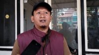Kepala Dinsos Kota Tangerang, Acep Wahyudi, menjelaskan bahwa Kementerian Sosial sebelumnya telah mengumumkan penonaktifan sejumlah penerima bantuan sosial yang diduga terlibat judi online
