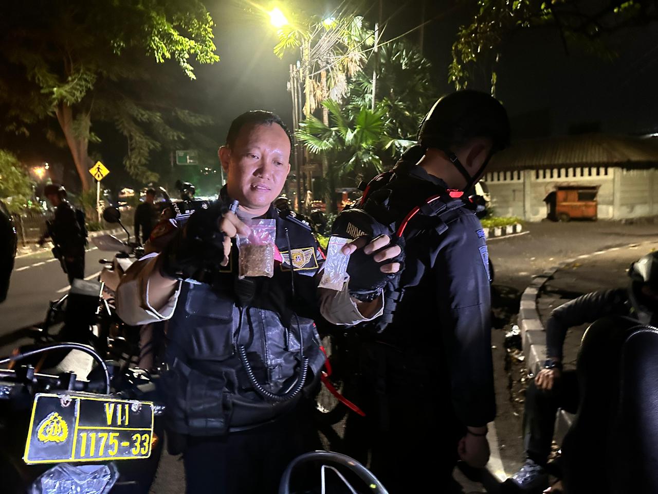 Kejar-kejaran Tengah Malam di Pantura Tangerang, Pemuda Pembawa Tembakau Sintetis Ditangkap Kejar-kejaran Tengah Malam di Pantura Tangerang, Pemuda Pembawa Tembakau Sintetis Ditangkap
