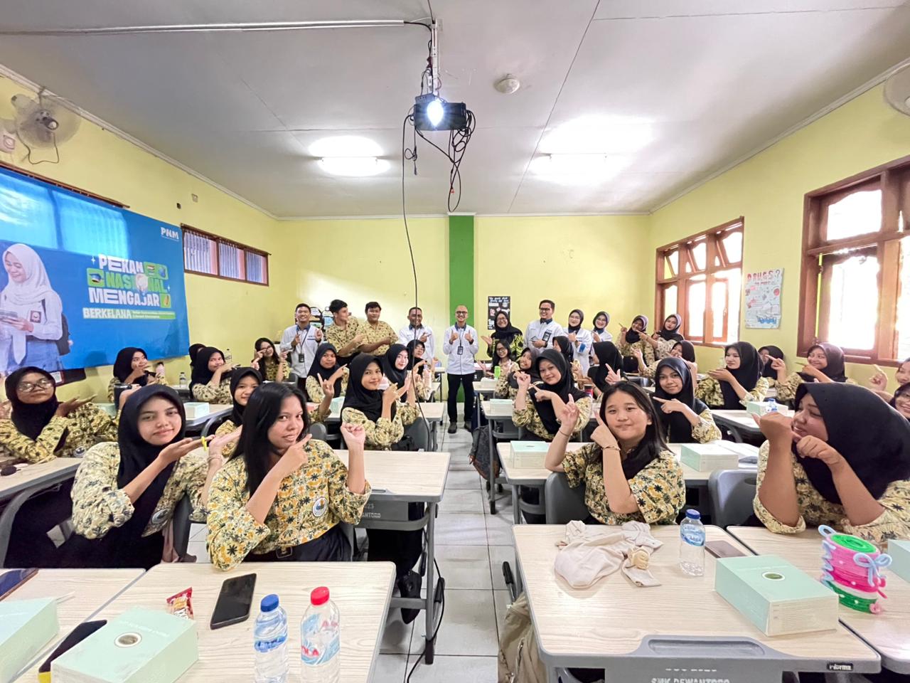 PNM Siapkan Mental Wirausaha, Ribuan Siswa SMK se-Indonesia Lewat PNM Mengajar (2) PNM Siapkan Mental Wirausaha, Ribuan Siswa SMK se-Indonesia Lewat PNM Mengajar
