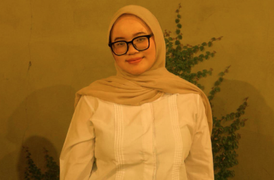 Amanda, mahasiswa PBSI UIN Syarif Hidayatullah Jakarta kelahiran 2004 yang gemar membaca buku, terutama fiksi.