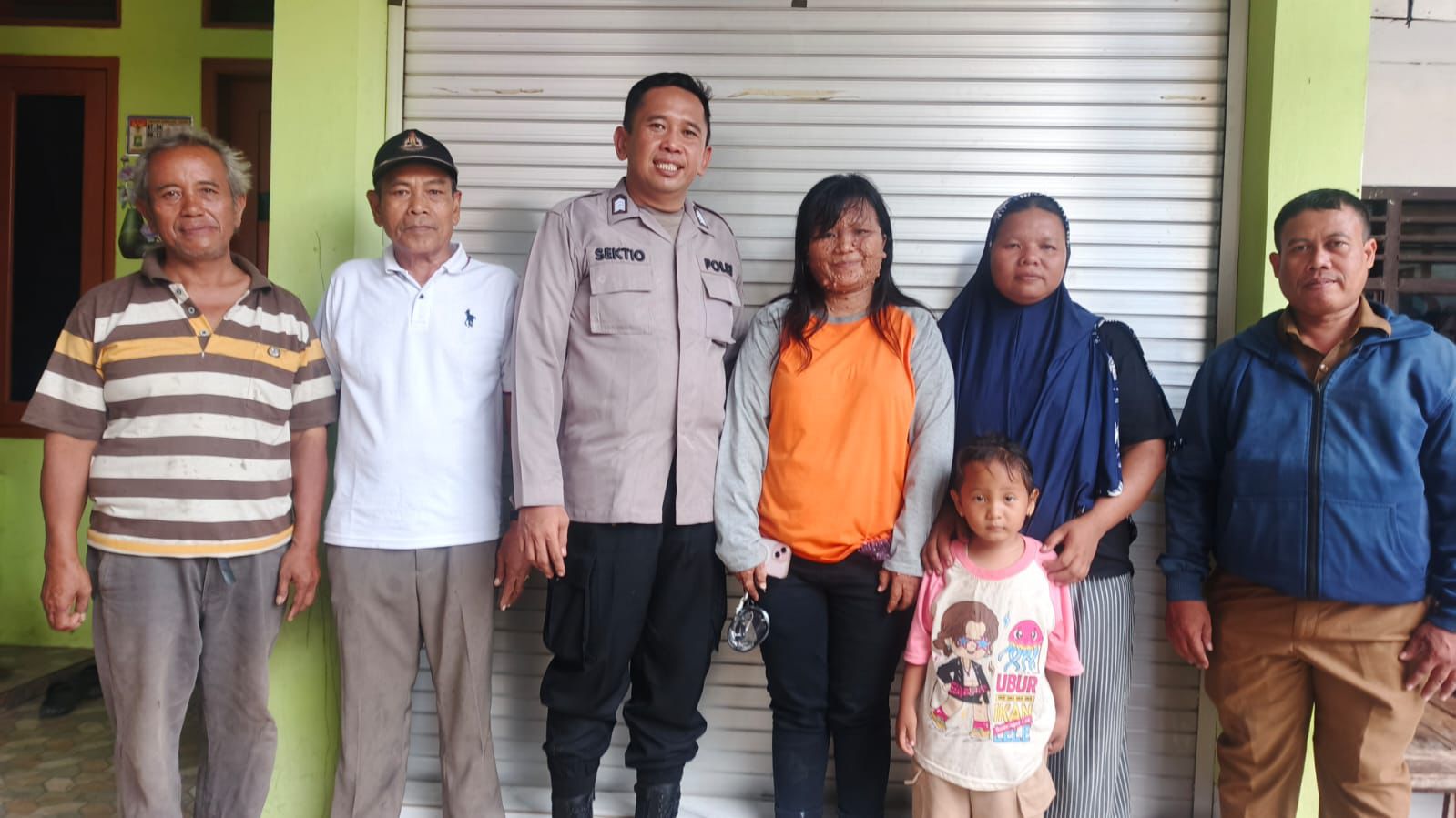 Anak Tersesat di Kota Tangerang Berhasil Dipertemukan Kembali dengan Keluarganya Anak Tersesat di Kota Tangerang Berhasil Dipertemukan Kembali dengan Keluarganya