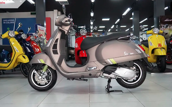 Battle Skutik Rp 97 Jutaan Vespa GTS Super Tech 250 Vs Honda Forza 250, Mana yang Paling Cocok Buat Kamu