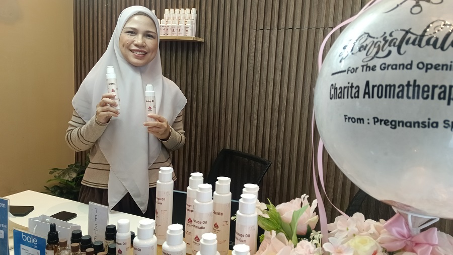Charita Aromatherapy Tembus Pasar Swiss dan Bidik Eropa (2) Verawati Amir (46) pendiri Charita Aromatheraphy