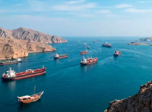 Ketegangan Baru di Selat Hormuz Balasan Pentagon dan Ultimatum Ekstrem Donald Trump