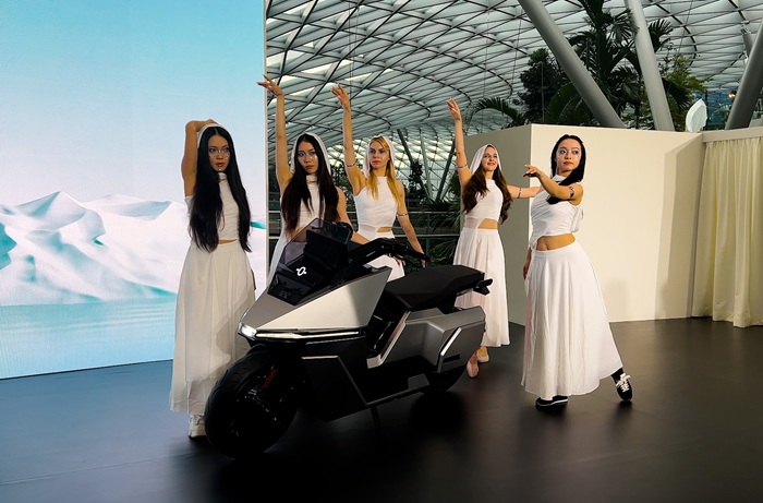 Omoway Resmi Luncurkan Motor Listrik Omo X di Indonesia, Dilengkapi Teknologi Keseimbangan Mandiri