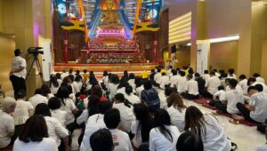 Ratusan umat Buddha mengikuti Perayaan Tri Suci Waisak 2570 BE/2026 di Klenteng Boen San Bio, Kecamatan Karawaci, Kota Tangerang, pada Minggu, 31 Mei 2026