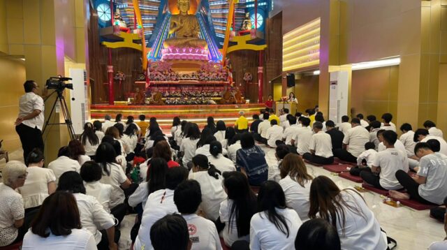 Ratusan umat Buddha mengikuti Perayaan Tri Suci Waisak 2570 BE/2026 di Klenteng Boen San Bio, Kecamatan Karawaci, Kota Tangerang, pada Minggu, 31 Mei 2026