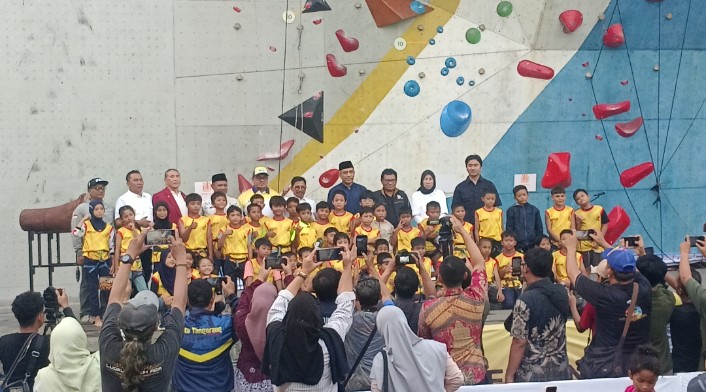 Sebanyak 371 atlet dari 19 provinsi di Indonesia ambil bagian dalam Kejuaraan Nasional (Kejurnas) Open Panjat Tebing Piala Wali Kota Tangerang 2026 yang berlangsung di Venue Panjat Tebing