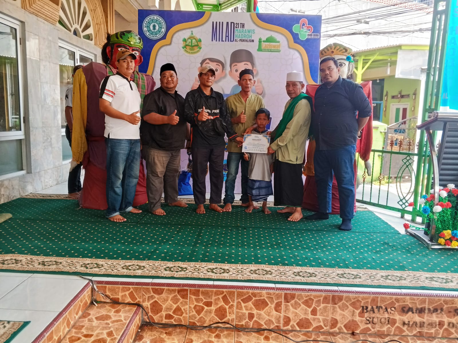 Sunatan Massal Meriahkan Milad ke-21 Team Hadroh Marawis Al Mukhlisin