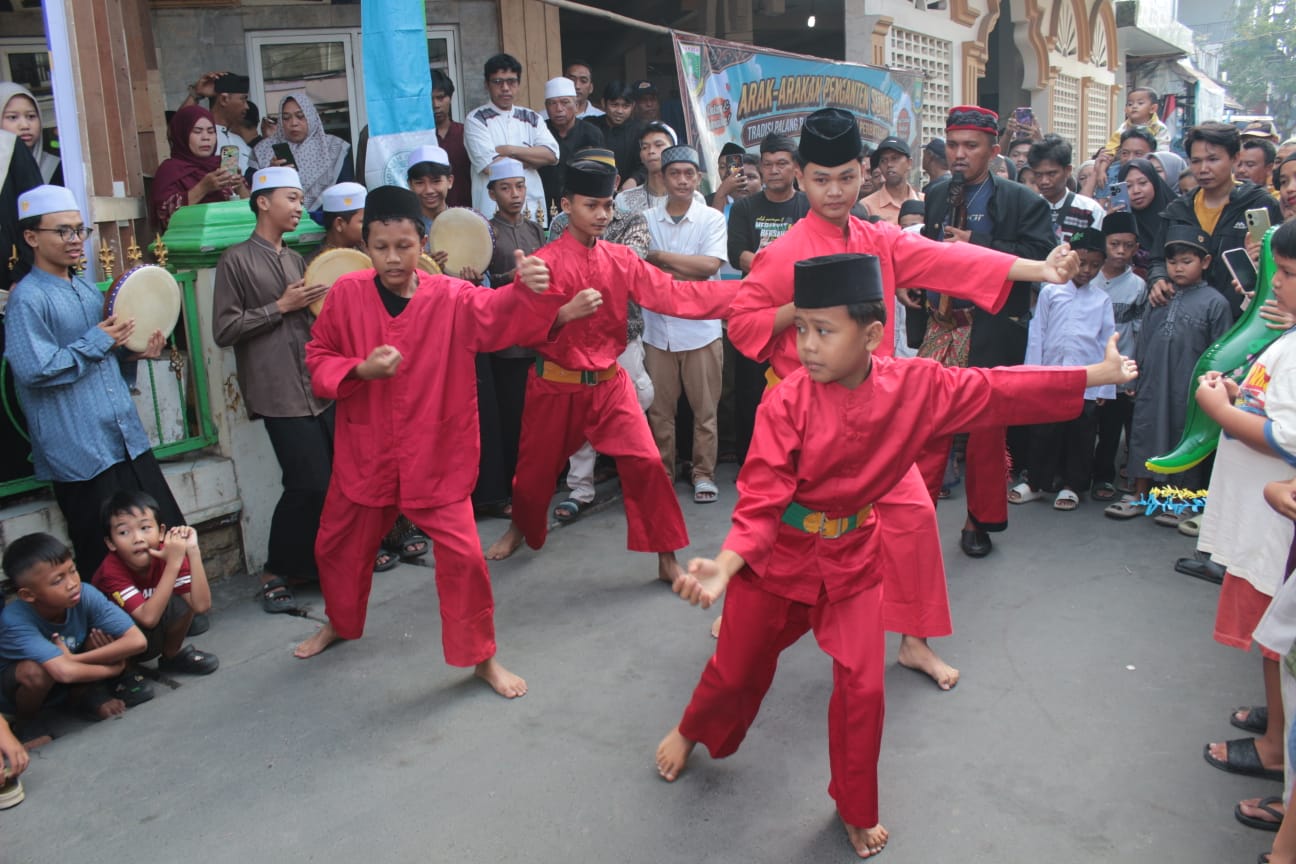 Sunatan Massal Meriahkan Milad ke-21 Team Hadroh Marawis Al Mukhlisin (2) Sunatan Massal Meriahkan Milad ke-21 Team Hadroh Marawis Al Mukhlisin