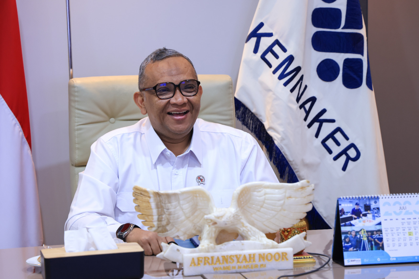 Wakil Menteri Ketenagakerjaan, Afriansyah Noor Wakil Menteri Ketenagakerjaan, Afriansyah Noor, menegaskan Lembaga Kerja Sama (LKS) Bipartit memiliki peran penting dalam mencegah perselisihan hubungan industria