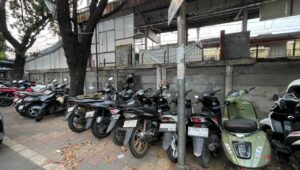 Parkir Liar Kembali Muncul di Trotoar Stasiun Batuceper, Pengawasan Diminta Diperketat
