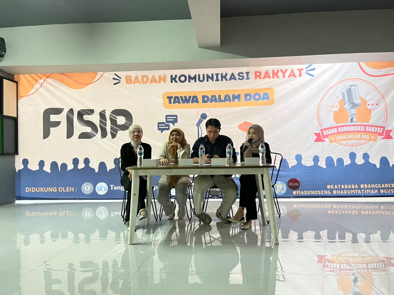 Cara Kreatif Mahasiswa UNIS Mengkritik dalam Tawa Cara Kreatif Mahasiswa UNIS Mengkritik dalam Tawa