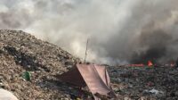 KLH Pantau Polusi TPA Jatiwaringin Kabupaten Tangerang, Kandungan Gas Metana Persulit Pemadaman