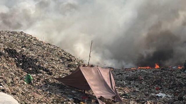 KLH Pantau Polusi TPA Jatiwaringin Kabupaten Tangerang, Kandungan Gas Metana Persulit Pemadaman