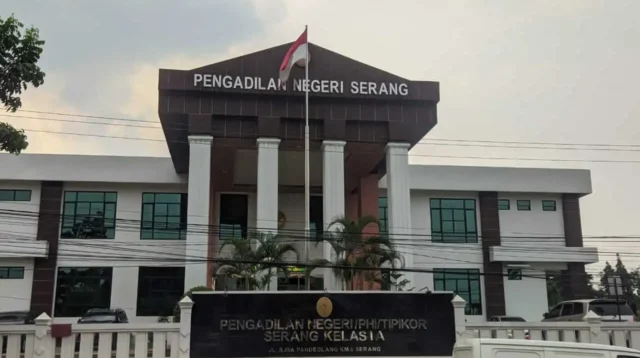 Jaksa Penuntut Umum (JPU) Kejaksaan Negeri Serang mendakwa Direktur PT Peter Metal Technology (PT PMT), Lin Jingzhang, atas kasus dugaan pencemaran dan kerusakan lingkungan