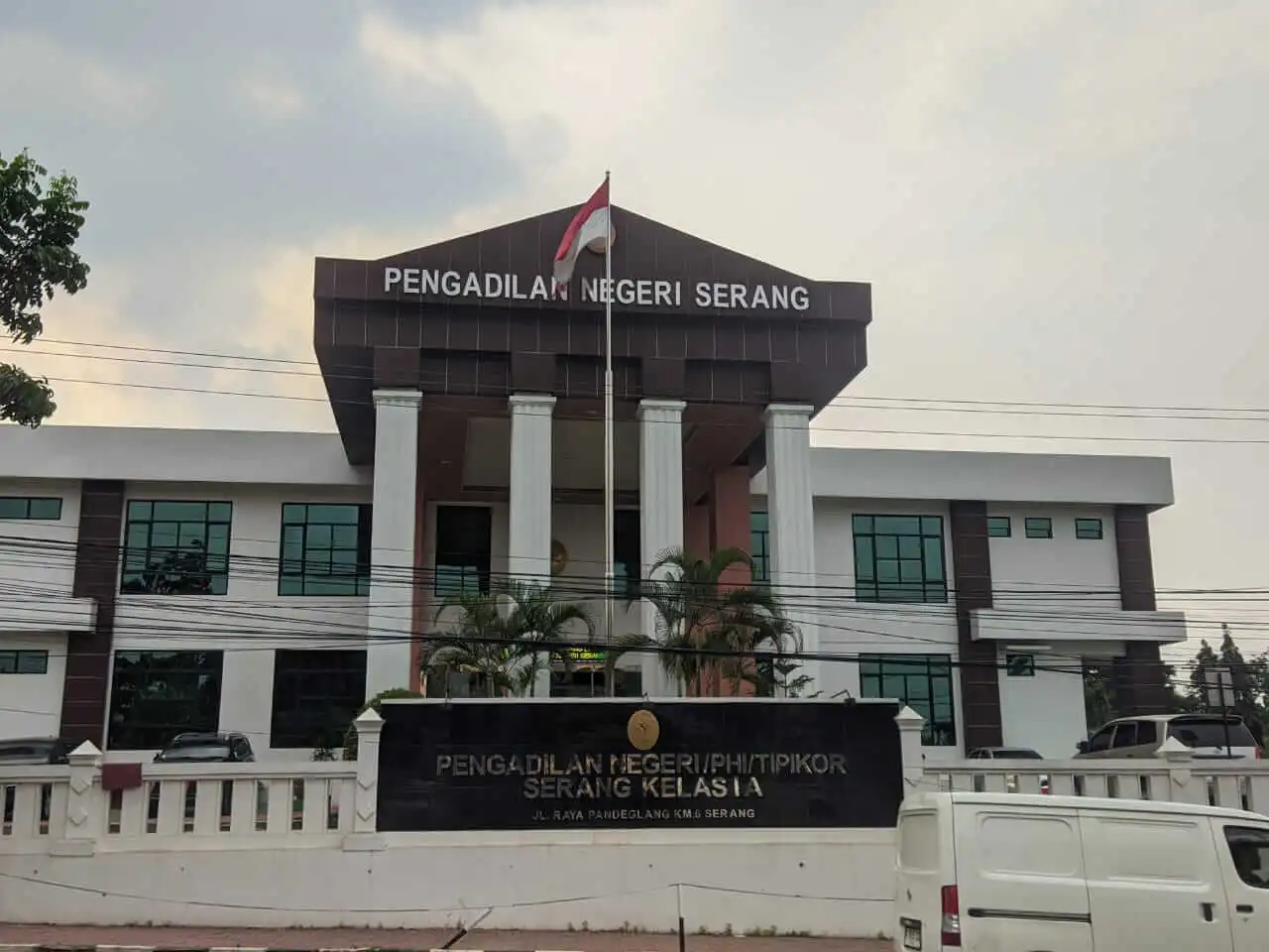 Jaksa Penuntut Umum (JPU) Kejaksaan Negeri Serang mendakwa Direktur PT Peter Metal Technology (PT PMT), Lin Jingzhang, atas kasus dugaan pencemaran dan kerusakan lingkungan Jaksa Penuntut Umum (JPU) Kejaksaan Negeri Serang mendakwa Direktur PT Peter Metal Technology (PT PMT), Lin Jingzhang, atas kasus dugaan pencemaran dan kerusakan lingkungan