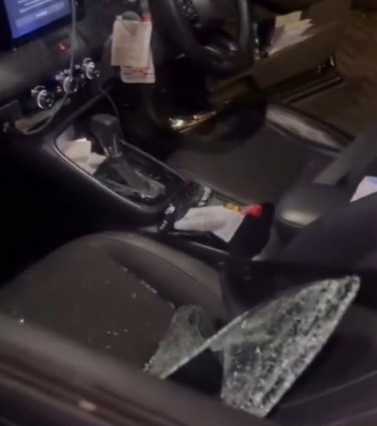 Kaca Mobil Anak Wali Kota Tangerang Dipecah, Uang Belasan Juta dan Dua Tas Raib Digondol Maling Kaca Mobil Anak Wali Kota Tangerang Dipecah, Uang Belasan Juta dan Dua Tas Raib Digondol Maling