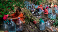 Kemarau Panjang, Warga Perbukitan Cilegon Tempuh 1 Kilometer ke Hutan Demi Air Bersih