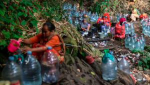 Kemarau Panjang, Warga Perbukitan Cilegon Tempuh 1 Kilometer ke Hutan Demi Air Bersih