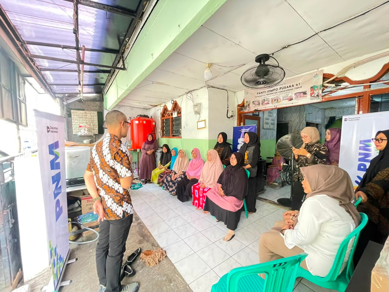 PNM Gelar Pelatihan Menjahit dan Membuat Kue untuk Lansia di Panti Werdha Jakarta, Dorong Kemandirian Produktif