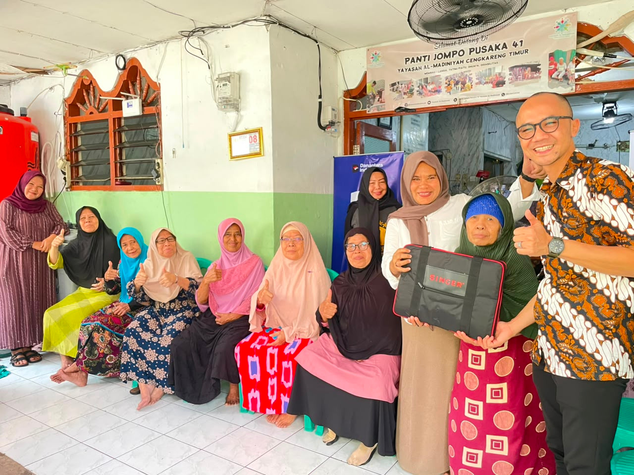PNM Gelar Pelatihan Menjahit dan Membuat Kue untuk Lansia di Panti Werdha Jakarta, Dorong Kemandirian Produktif