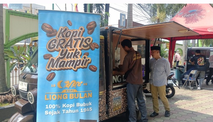 Gandeng Barbershop dan Muzaki, Program "Jumat Ganteng" Perdana Menyapa Jemaah Masjid Agung Al-Ijtihad