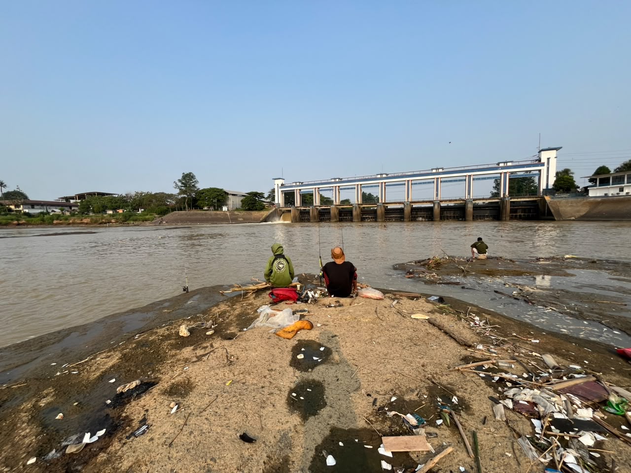 Sungai Cisadane Surut, UPT DAS Sebut Debit Air Turun 12 Persen Sungai Cisadane Surut, UPT DAS Sebut Debit Air Turun 12 Persen