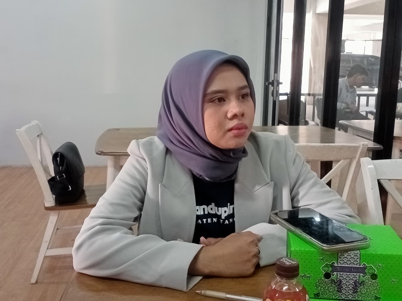 ‘Yang Terang Cuma Gapuranya’, Mega Salsabila Kritik Prioritas Kebijakan Pemkab Tangerang ‘Yang Terang Cuma Gapuranya’, Mega Salsabila Kritik Prioritas Kebijakan Pemkab Tangerang