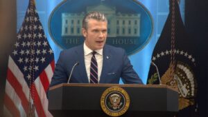 Menteri Pertahanan Amerika Serikat Pete Hegseth dalam konferensi pers di Gedung Putih, Washington DC, 6 April 2026.(XINHUA/LI YUANQING)