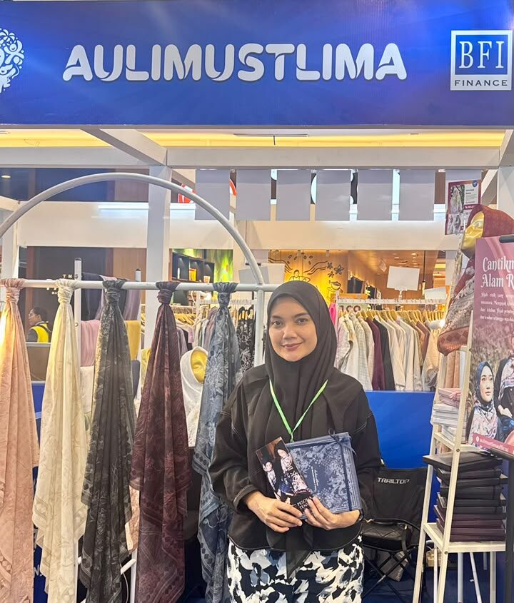 Auli Mustlima, Merajut Cerita di Setiap Helai Hijab dari Tangerang