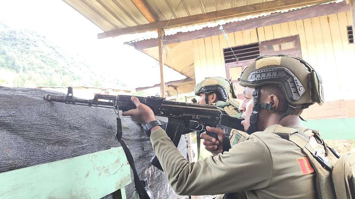 Baku Tembak di Hari Kemerdekaan Seorang Prajurit TNI Gugur Diserang OPM di Mimika