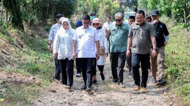 Gubernur Banten Janjikan Perbaikan Jalan Desa Cijaralang Mulai Oktober