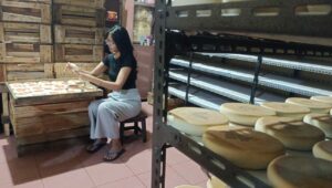Kue Bulan Oey Kim Un Jaga Tradisi Cina Benteng Sejak 2011
