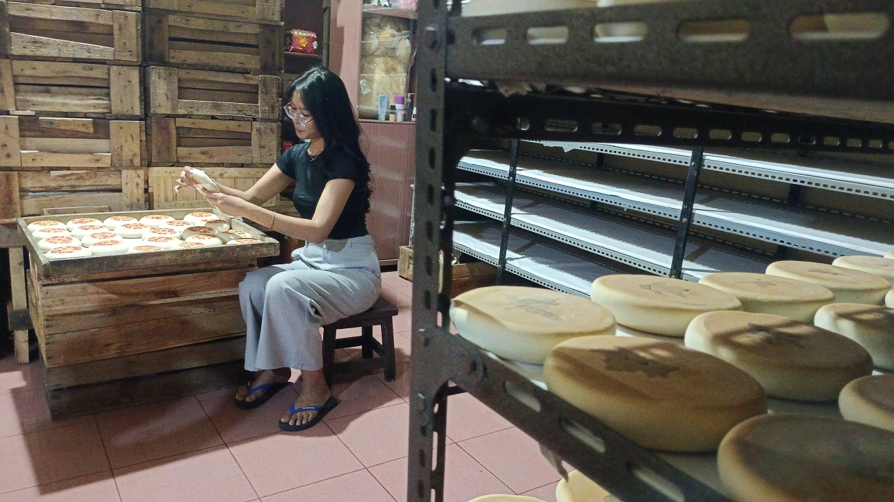 Kue Bulan Oey Kim Un Jaga Tradisi Cina Benteng Sejak 2011