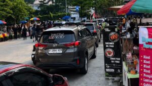 Palang Parkir Otomatis Bikin Antrean Mengular di Stadion Benteng Tangerang