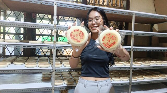 Pemasaran Kue Bulan Oey Kim Un Andalkan Reseller dan Penjualan Digital