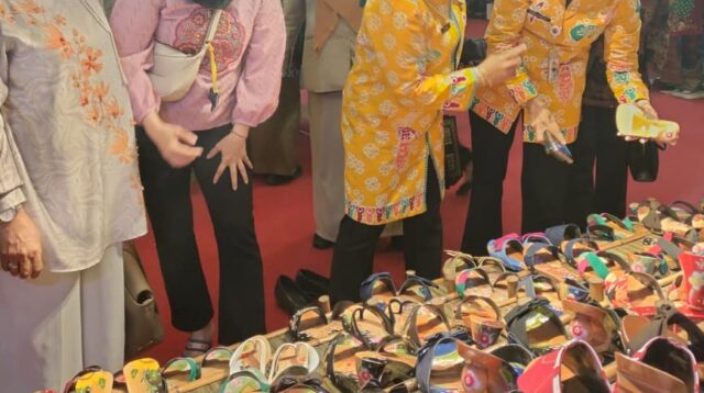 Sandal Minimax Asal Tangerang Unjuk Gigi di Mall Taman Anggrek, Dilirik Pejabat Hingga Kapolres