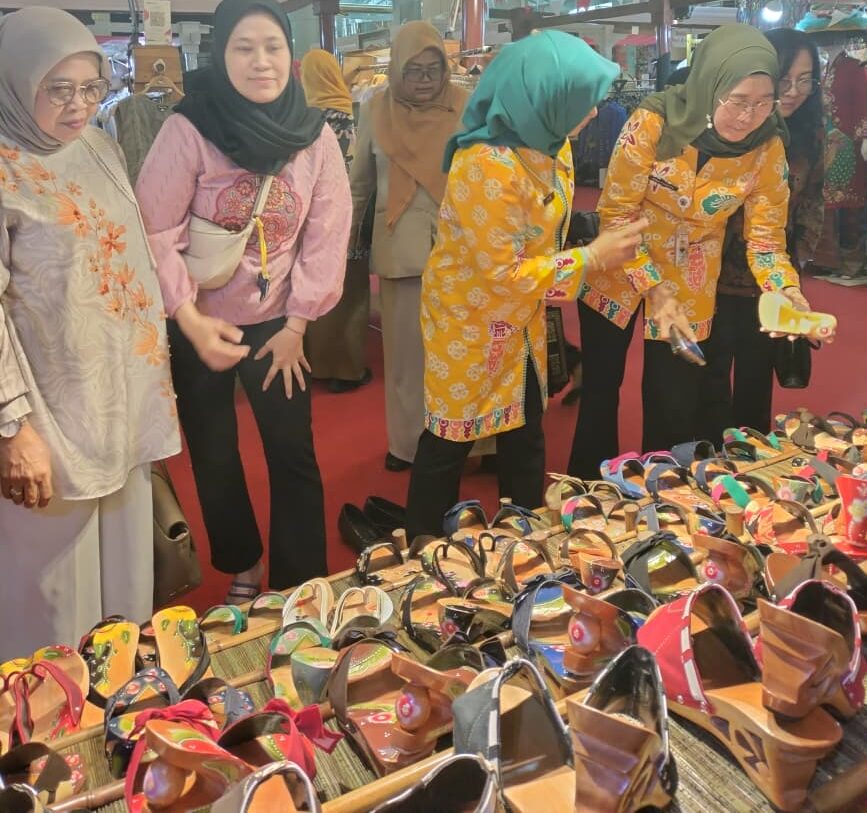 Sandal Minimax Asal Tangerang Unjuk Gigi di Mall Taman Anggrek, Dilirik Pejabat Hingga Kapolres