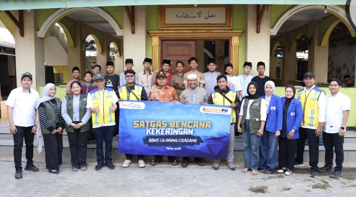 BBWS Ciliwung Cisadane Salurkan 8 Ribu Air Bersih ke Pondok Pesantren Nihayatul Amal Serang