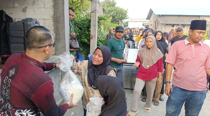 Peduli Sesama, PT KSM Salurkan Bantuan Sembako kepada Warga