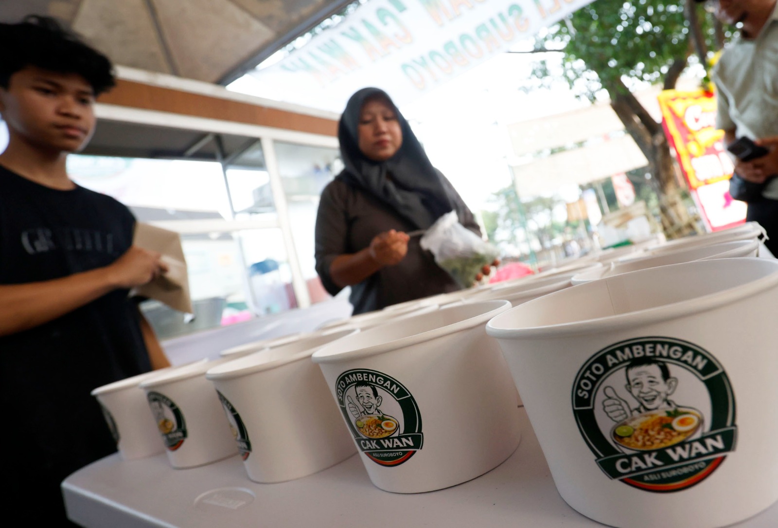 Soto Ambengan Cak Wan Asli Surabaya Resmi Buka di Pasar Modern Graha Raya