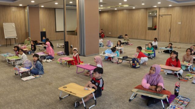 Vega Hotel Gading Serpong Ajak Anak Asah Kreativitas