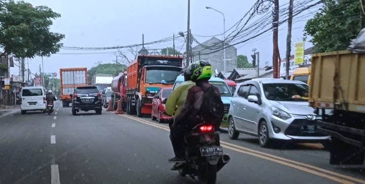 jalan macet di kota serang