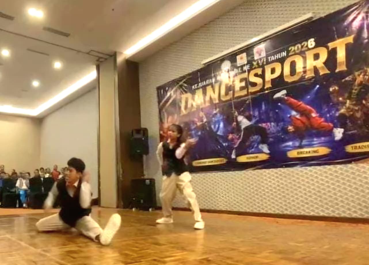 Juara 2Medali Silver oleh