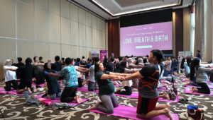 35 Pasangan Ikuti Couple Prenatal Yoga di Atria Hotel Gading Serpong