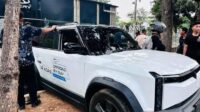 Chery J6 Masuk Selokan Saat Test Drive di Graha Raya