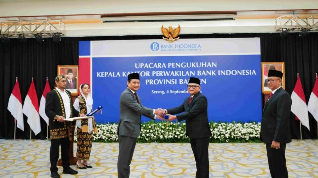 Deputi Gubernur Bank Indonesia (BI) Thomas Djiwandono mengukuhkan Sofwan Kurnia sebagai Kepala Perwakilan BI Provinsi Banten, menggantikan Ameriza M. Moesa